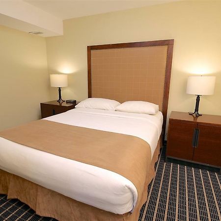 Medicine Hat Inn & Suites Экстерьер фото