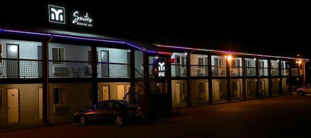 Medicine Hat Inn & Suites Экстерьер фото