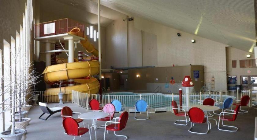 Medicine Hat Inn & Suites Экстерьер фото