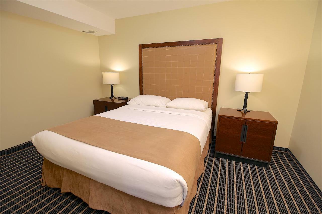 Medicine Hat Inn & Suites Экстерьер фото