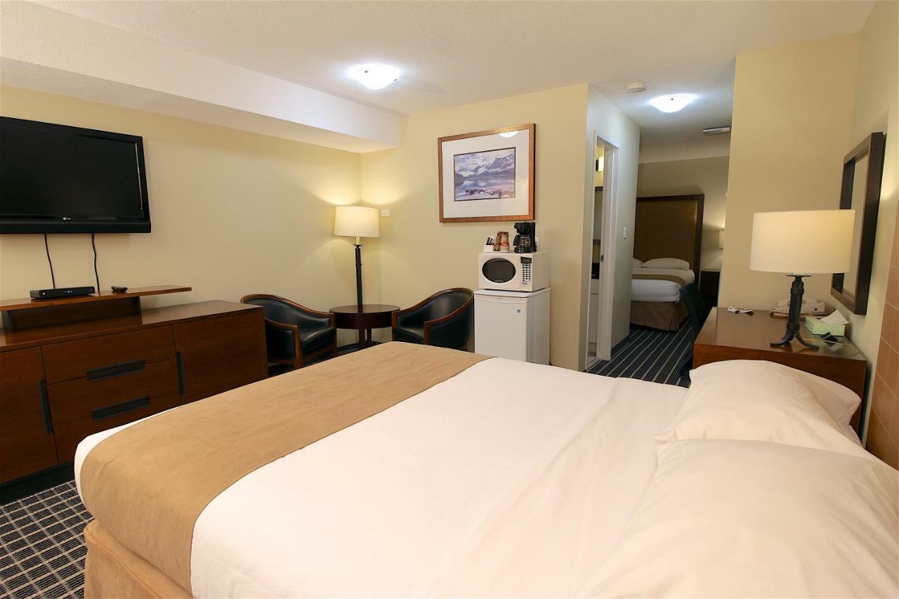 Medicine Hat Inn & Suites Экстерьер фото