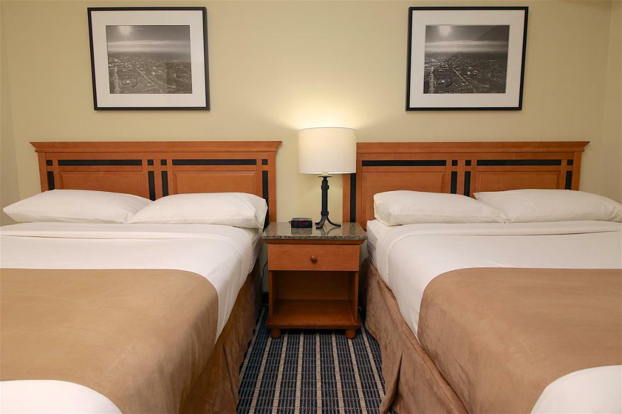 Medicine Hat Inn & Suites Экстерьер фото
