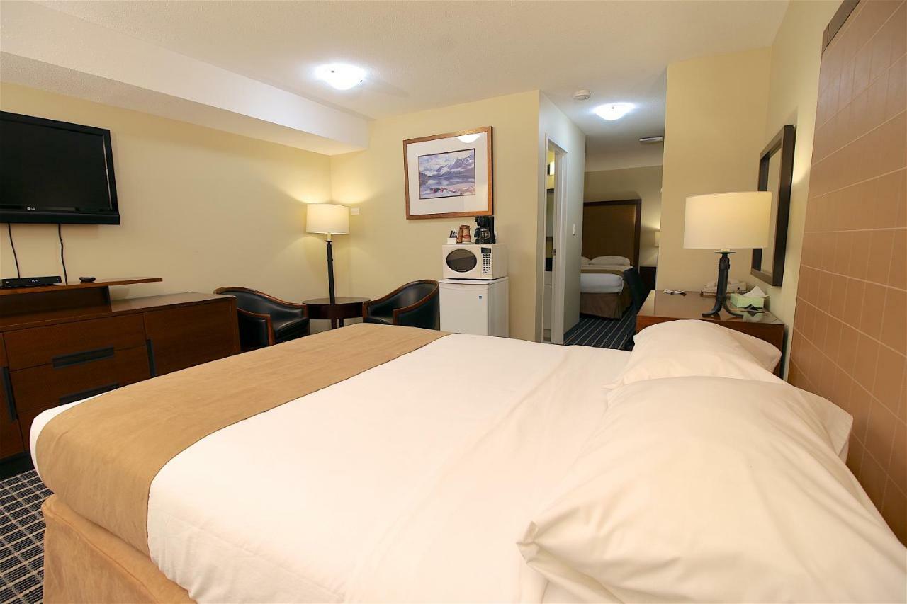 Medicine Hat Inn & Suites Экстерьер фото