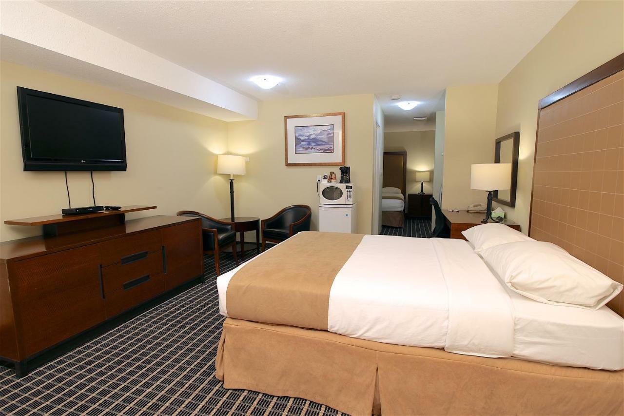 Medicine Hat Inn & Suites Экстерьер фото